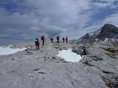 012-Abstieg vom Hohe-Trog-Sattel zur Simonyhuette